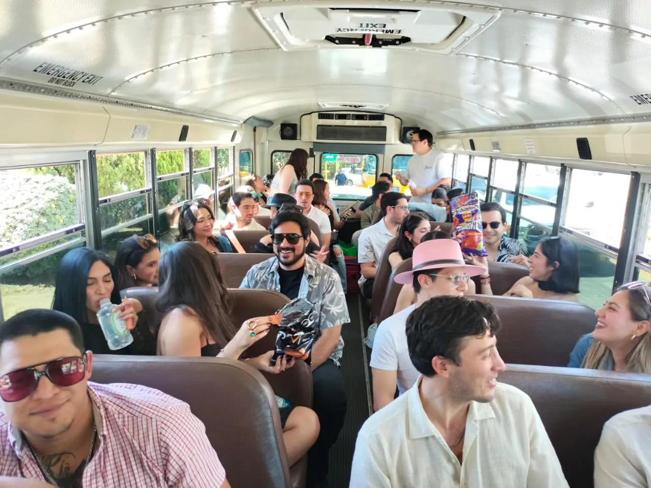 Ambiente a bordo de una unidad de VagonTravel rumbo a Tequila